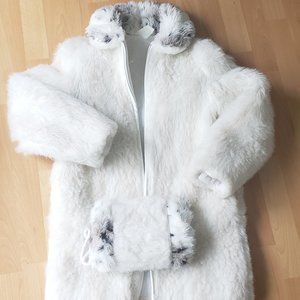 Fur jacket with hand warmer set